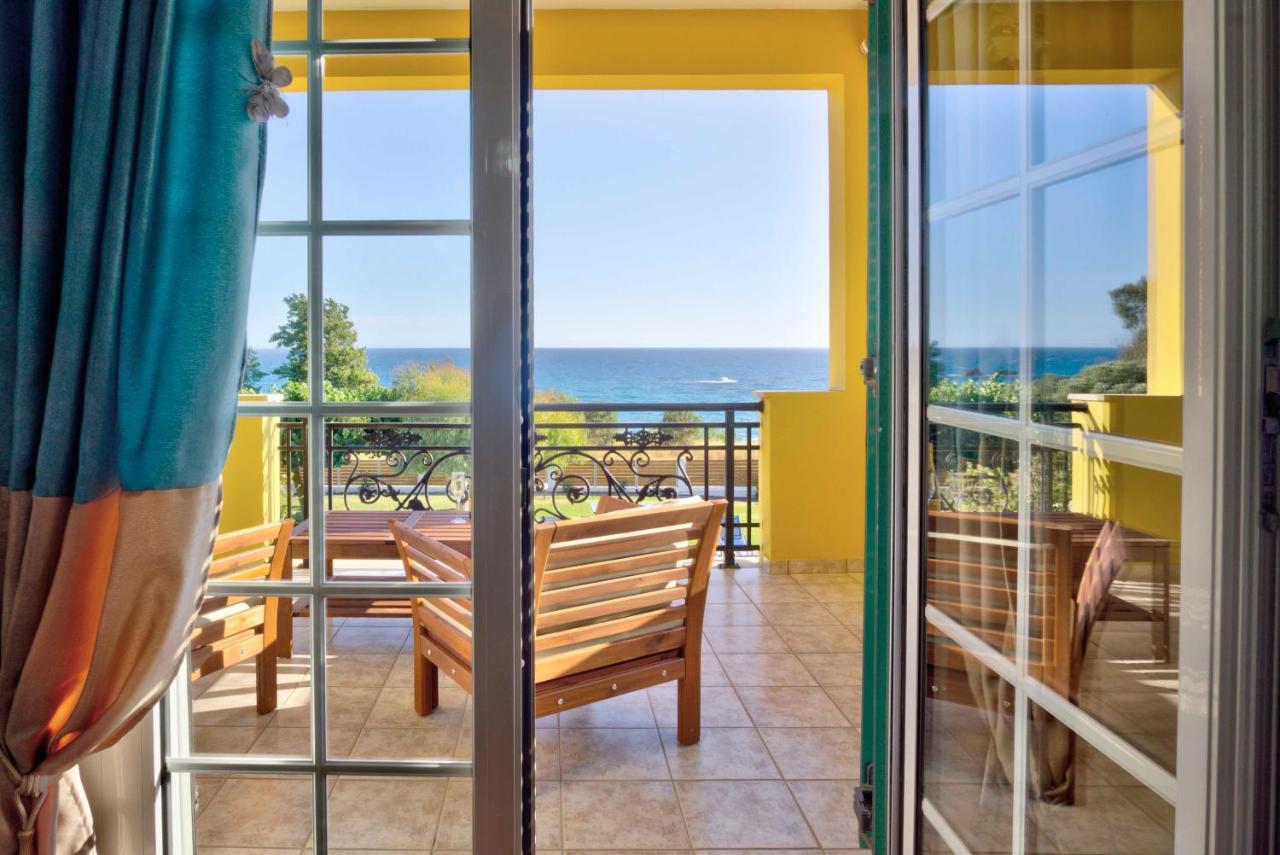 Skidi Beach House Ágios Matthaíos المظهر الخارجي الصورة