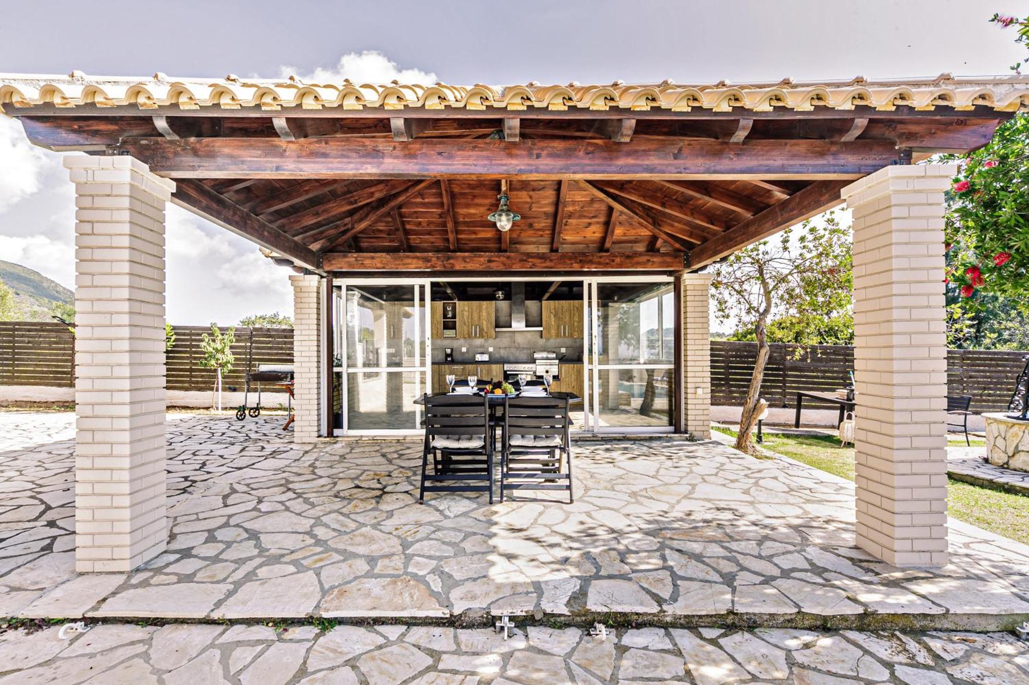 Skidi Beach House Ágios Matthaíos المظهر الخارجي الصورة