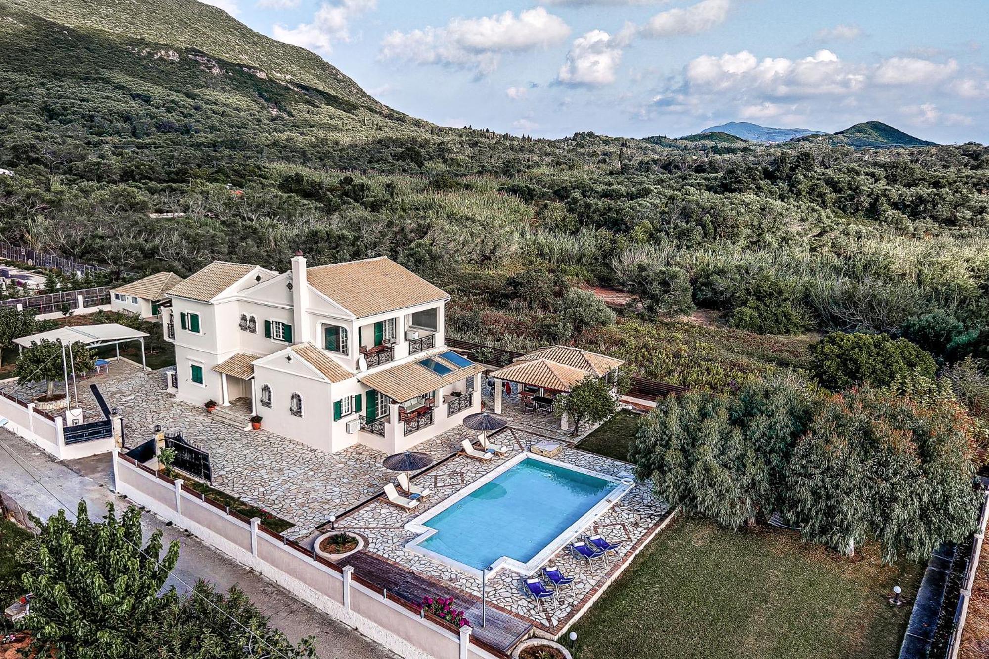 Skidi Beach House Ágios Matthaíos المظهر الخارجي الصورة