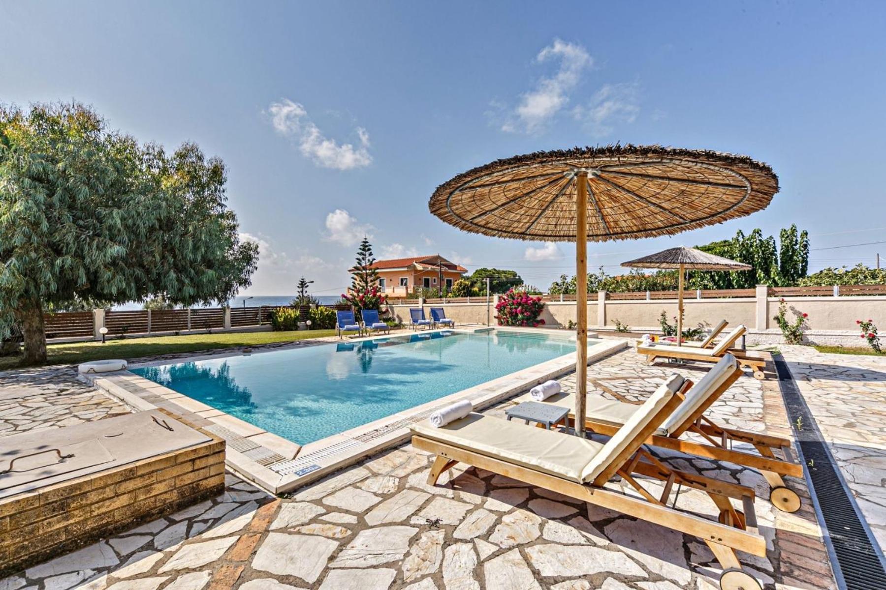 Skidi Beach House Ágios Matthaíos المظهر الخارجي الصورة