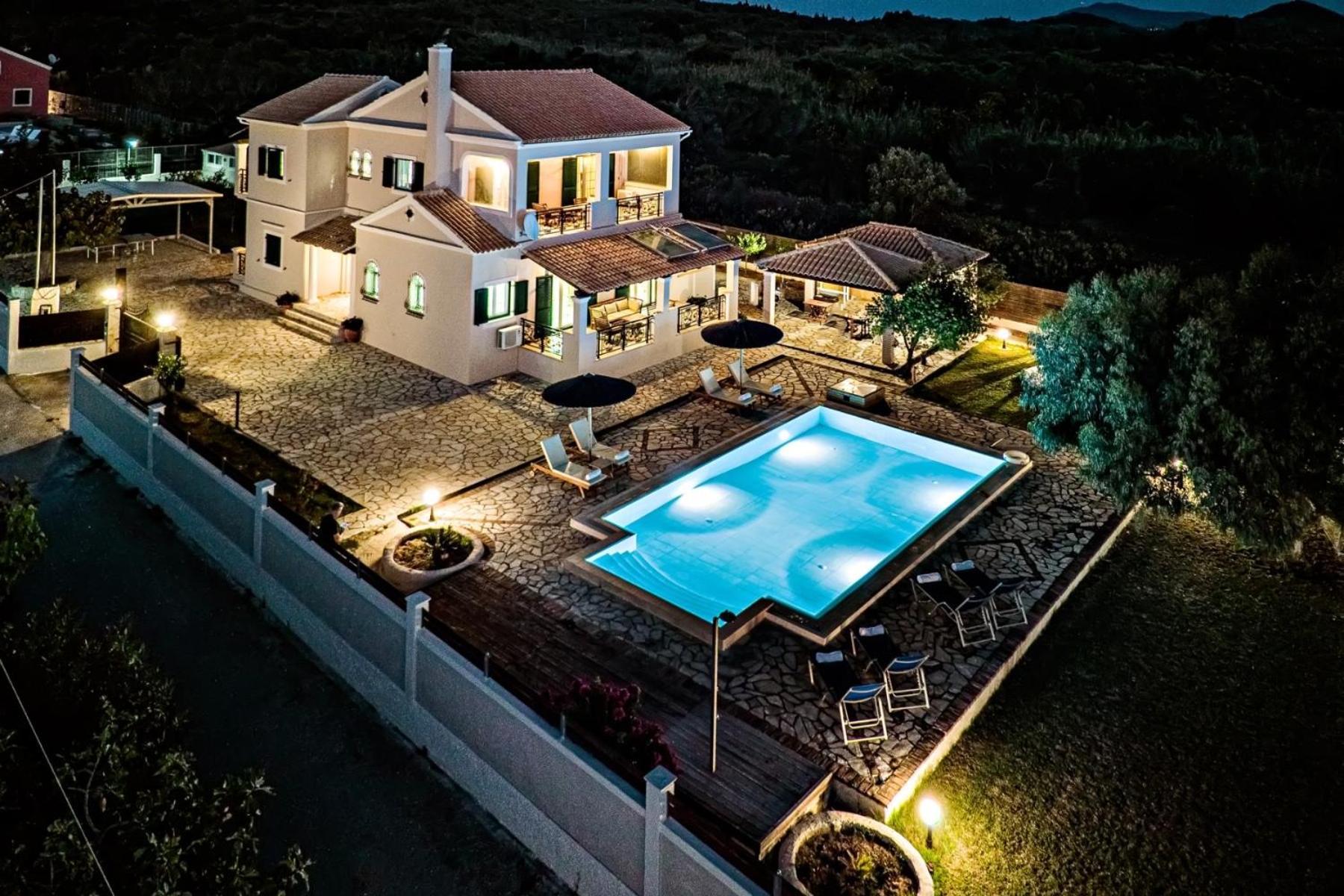Skidi Beach House Ágios Matthaíos المظهر الخارجي الصورة